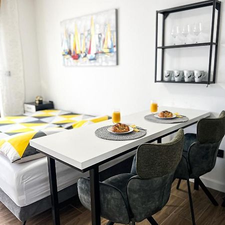 San-Studio Apartment Dugi Rat Exterior foto