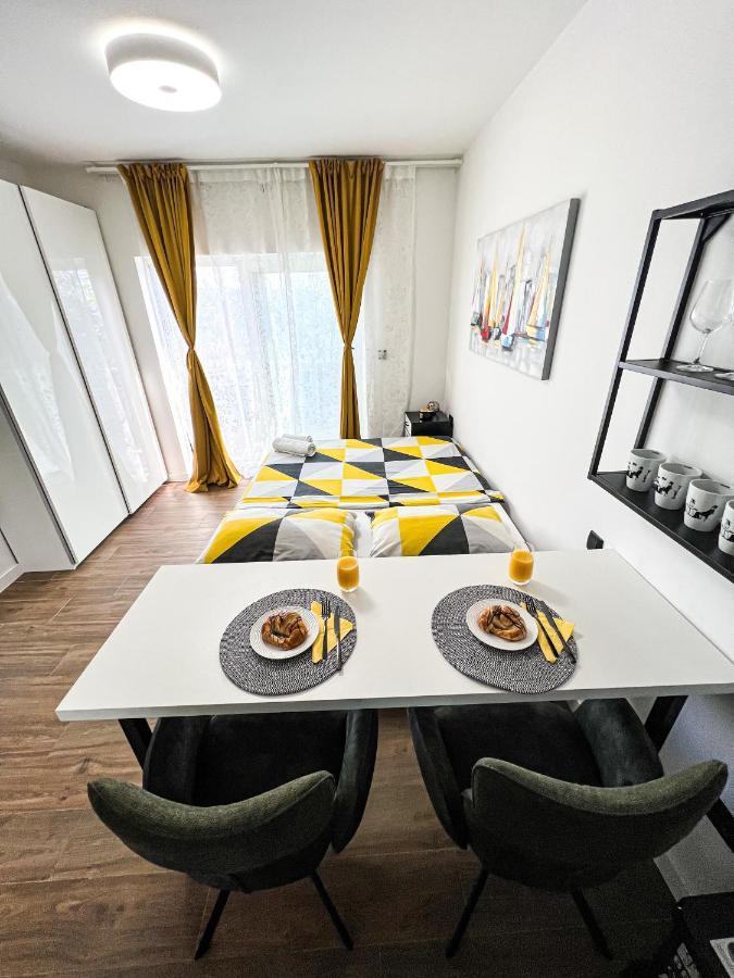 San-Studio Apartment Dugi Rat Exterior foto